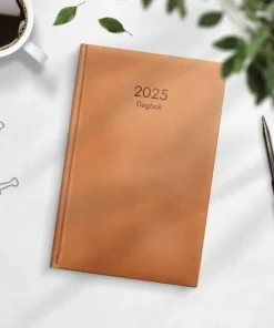 Kalender 2025 Dagbok cognac konstläder