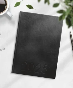 Kalender 2025 Weekly A5 svart konstläder